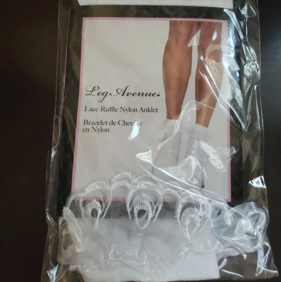 Leg Avenue Lace Ruffle Anklet Socks - Picture 2 of 3